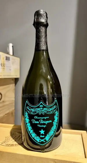 Dom Pérignon Luminous Champagne 750ml