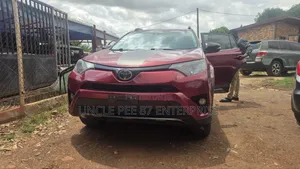 Toyota RAV4 XLE 4dr SUV AWD (2.5L 4cyl 6A) 2018 Red