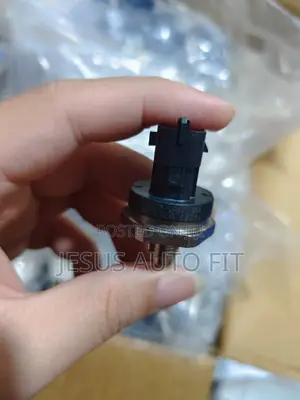 Hyundai Elantra Injector Bar Sensor 2012--2e500 )