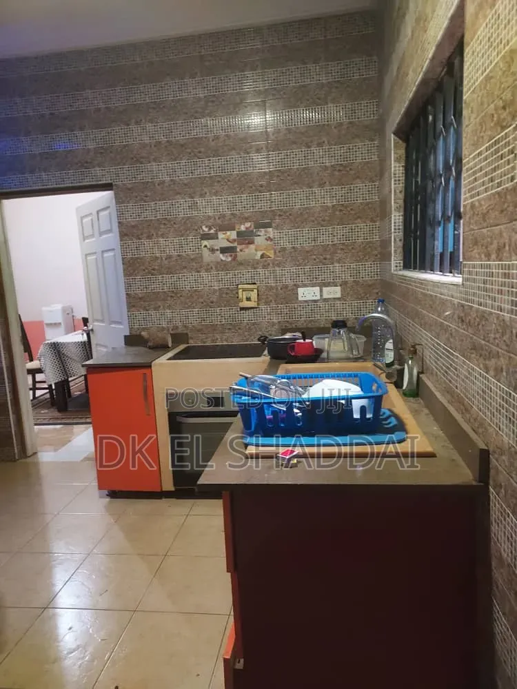 7bdrm Mansion in Pokuase for sale