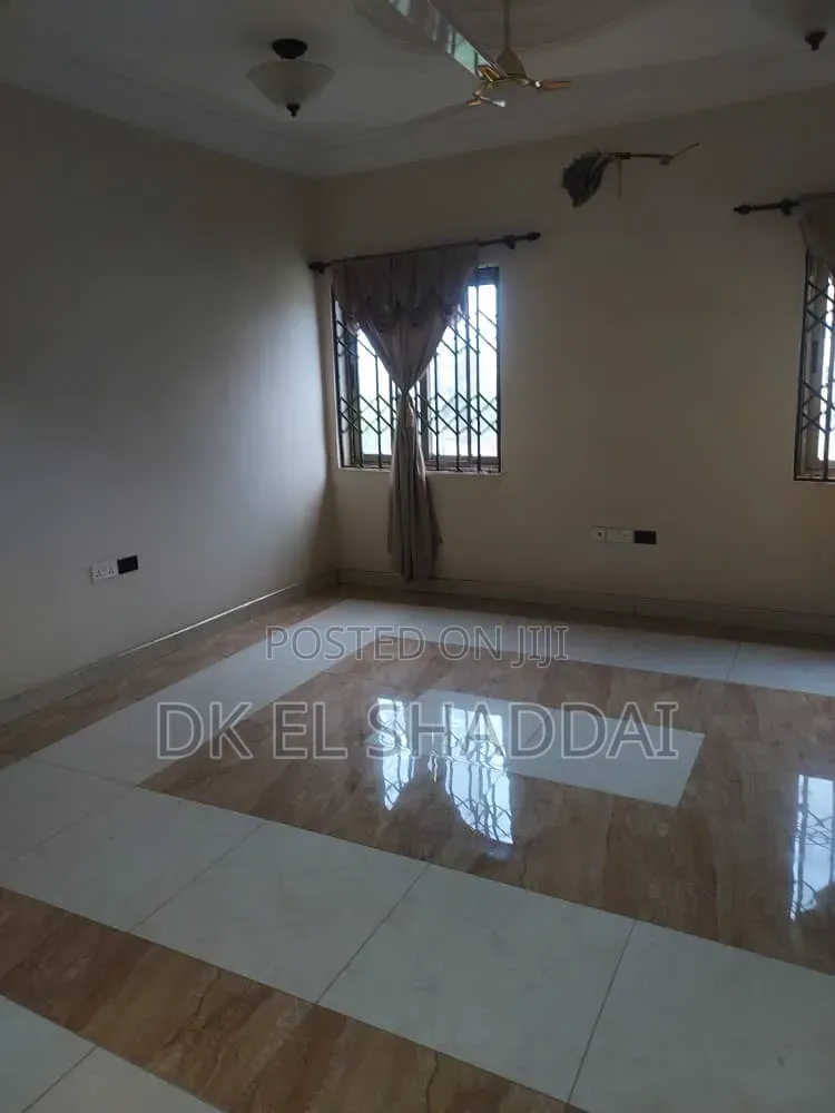 7bdrm Mansion in Pokuase for sale