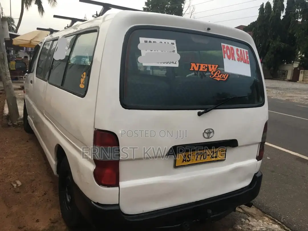 Toyota HiAce 2005 White