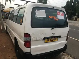 Toyota HiAce 2005 White