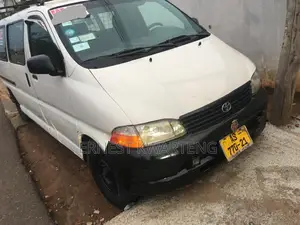 Toyota HiAce 2005 White