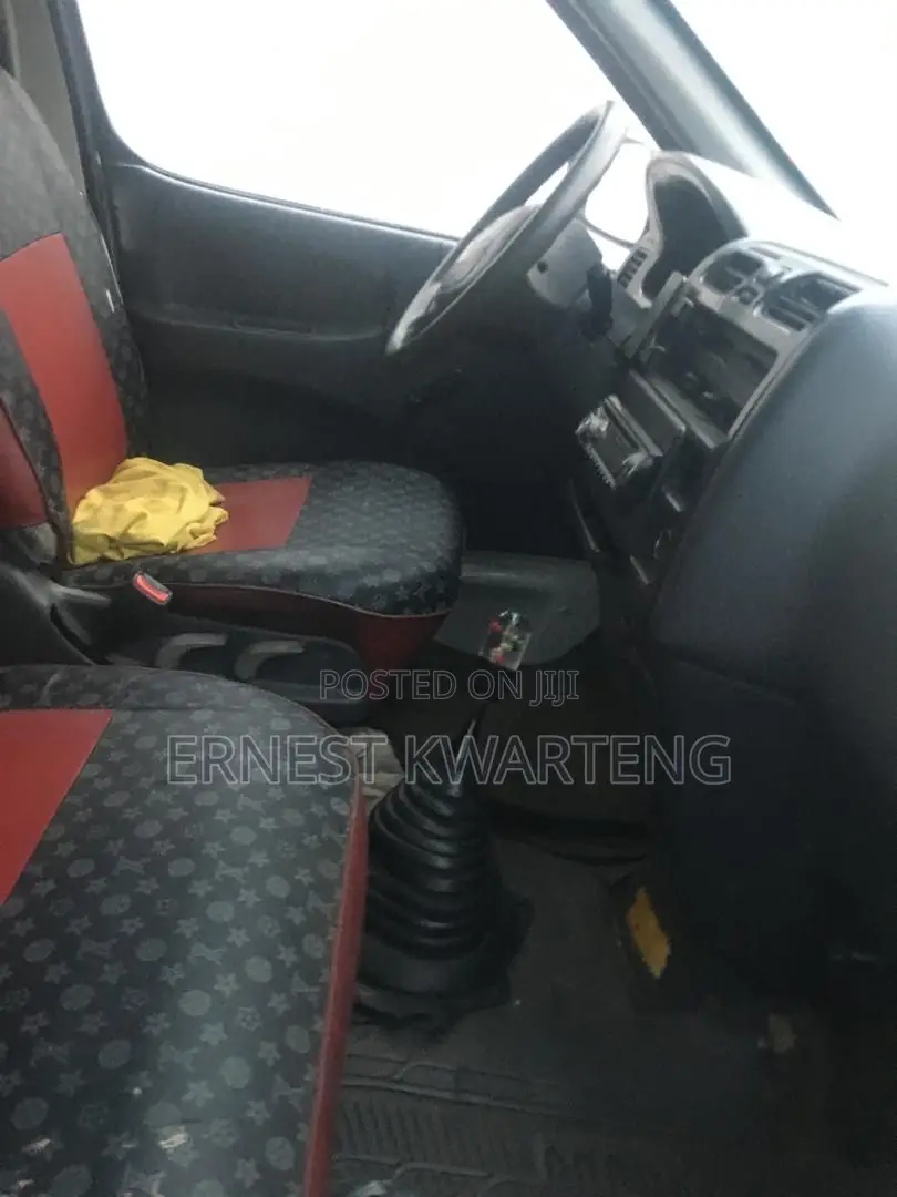 Toyota HiAce 2005 White