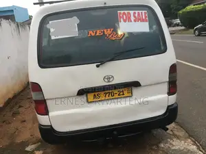 Toyota HiAce 2005 White