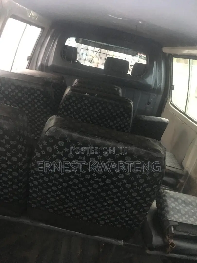 Toyota HiAce 2005 White