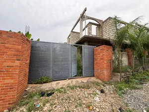 9bdrm Duplex in Nsawam Sekyikrom for sale