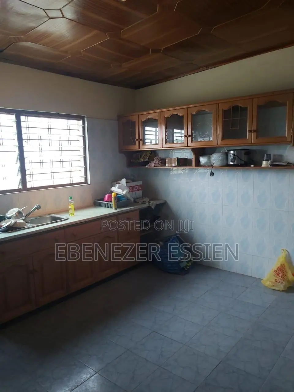 9bdrm House in West Hills Mall Side for sale