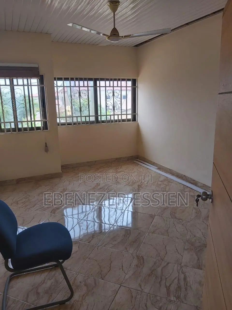 9bdrm House in West Hills Mall Side for sale