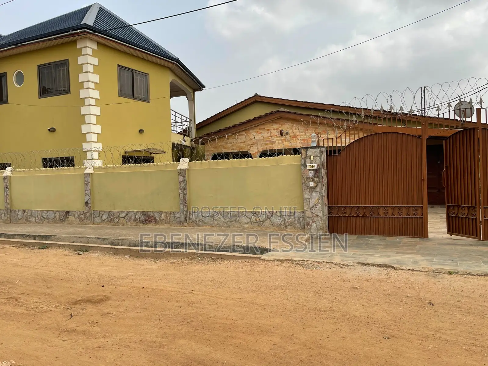 9bdrm House in West Hills Mall Side for sale
