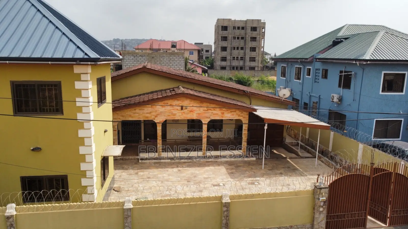 9bdrm House in West Hills Mall Side for sale
