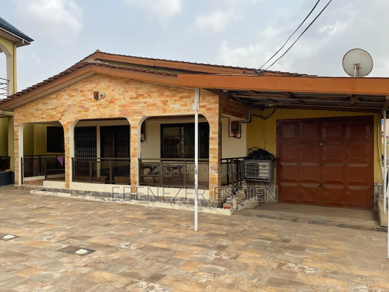 9bdrm House in West Hills Mall Side for sale