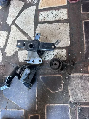 Toyota Vitz Engine and Gearbox Seat Set