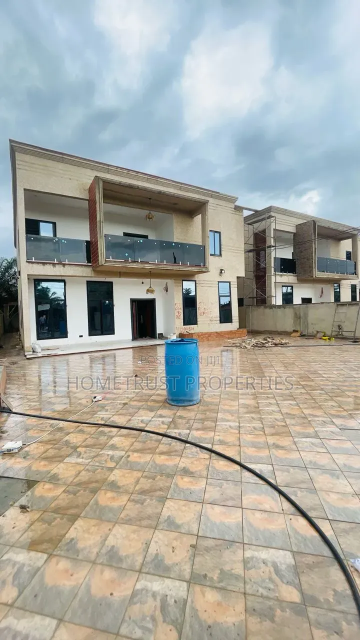 4bdrm Duplex in Ashongman Area, Police Station for sale