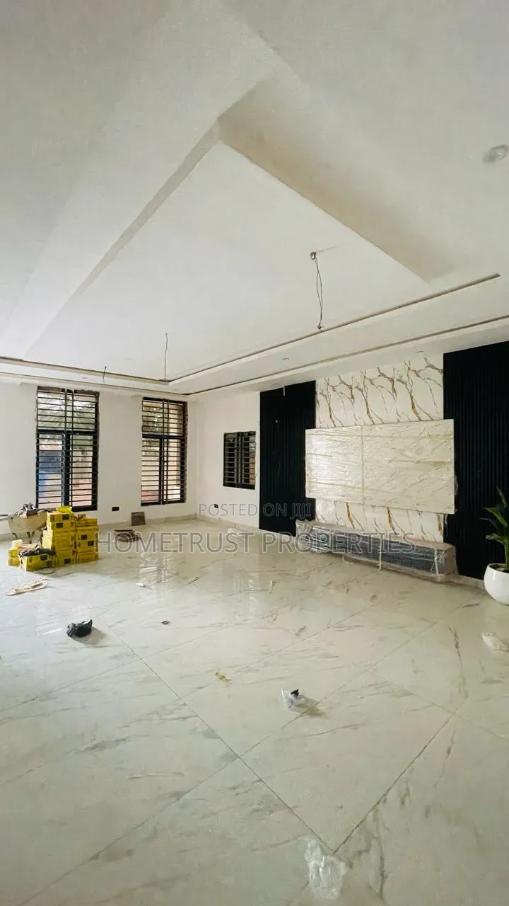 4bdrm Duplex in Ashongman Area, Police Station for sale