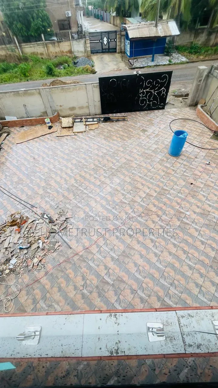 4bdrm Duplex in Ashongman Area, Police Station for sale
