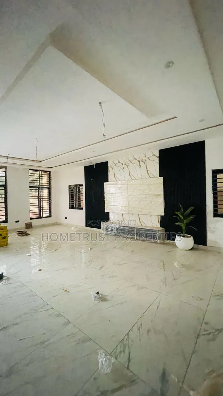 4bdrm Duplex in Ashongman Area, Police Station for sale