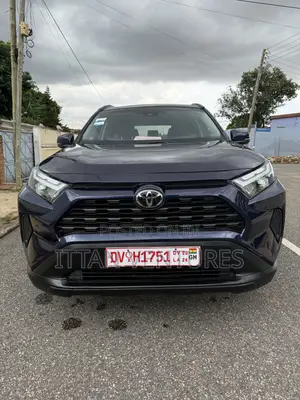 Toyota RAV4 XLE 2025 Blue