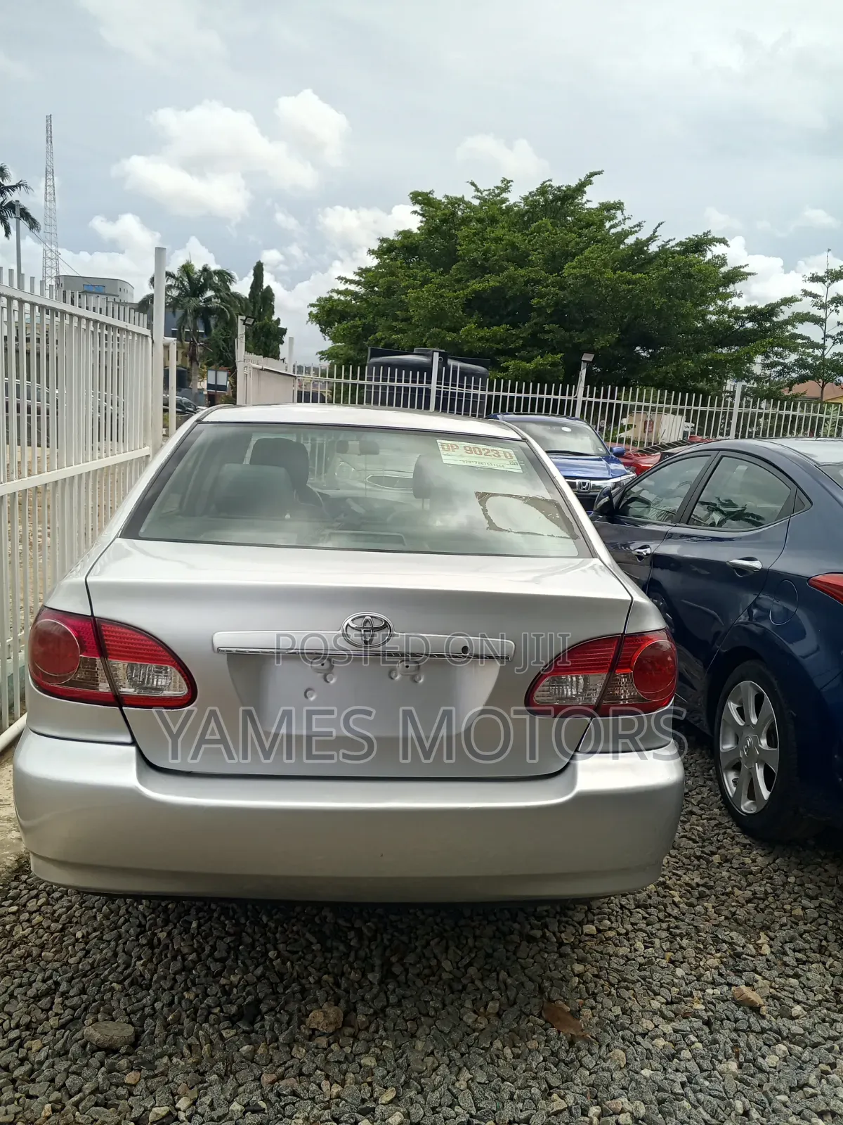 Toyota Corolla Base 4dr Sedan (1.8L 4cyl 5M) 2010 Silver