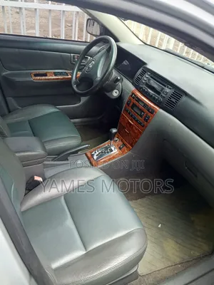Toyota Corolla Base 4dr Sedan (1.8L 4cyl 5M) 2010 Silver