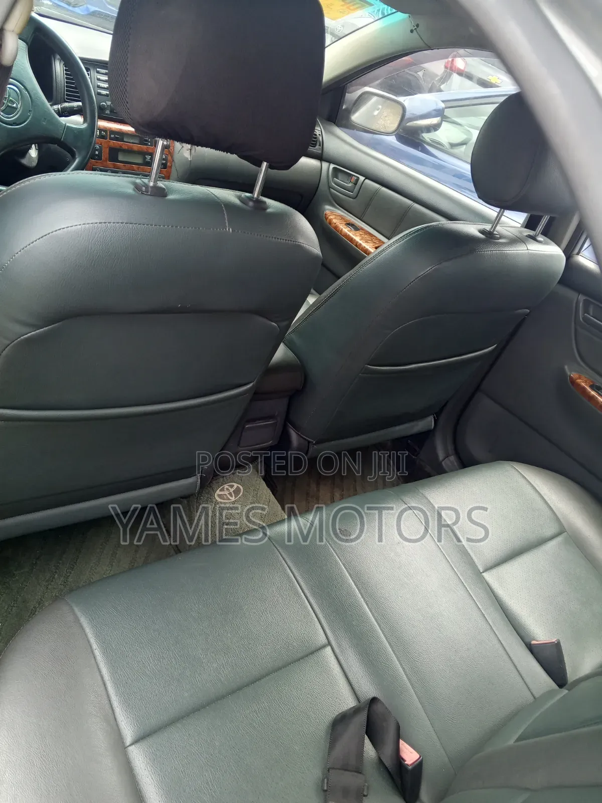 Toyota Corolla Base 4dr Sedan (1.8L 4cyl 5M) 2010 Silver