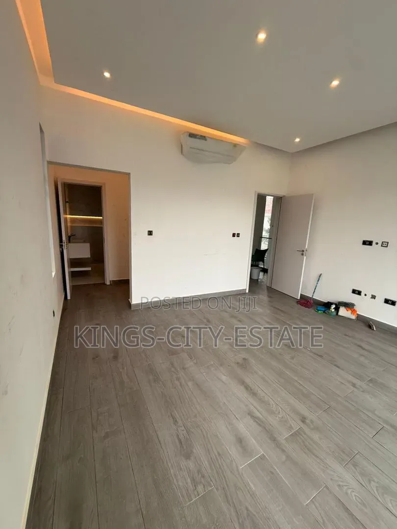 4bdrm Townhouse/Terrace in Dzorwulu, Special School Area for sale