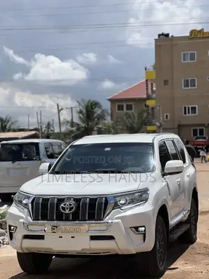 Toyota Land Cruiser Prado 2017 White
