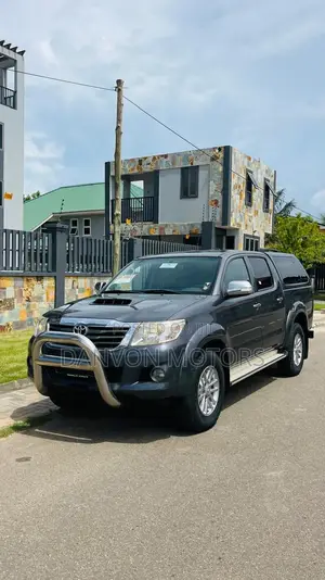 Toyota Hilux 2015 Gray