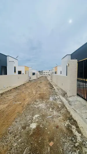 3bdrm House in Sefdard Properties, Amasaman for sale