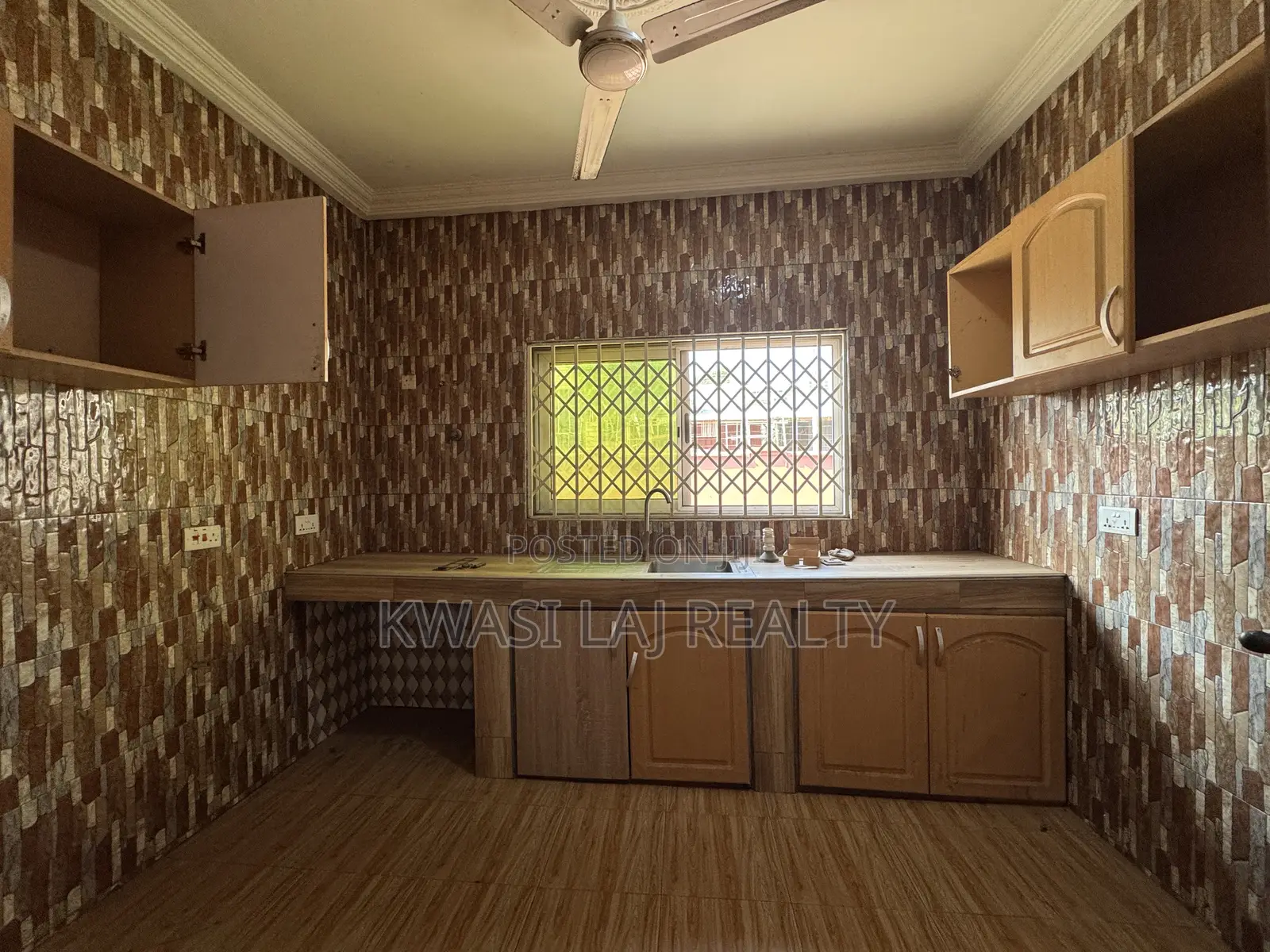 2bdrm House in Pokuase Highway for rent
