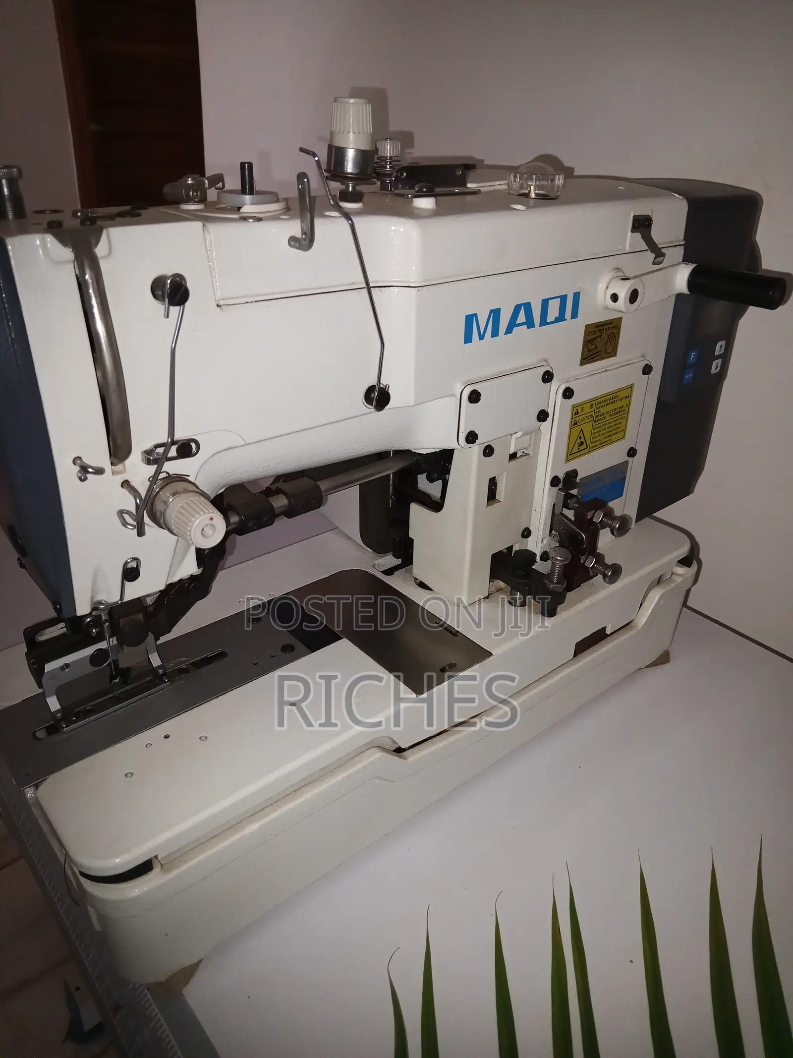 Industrial Straight Button Holing Michine