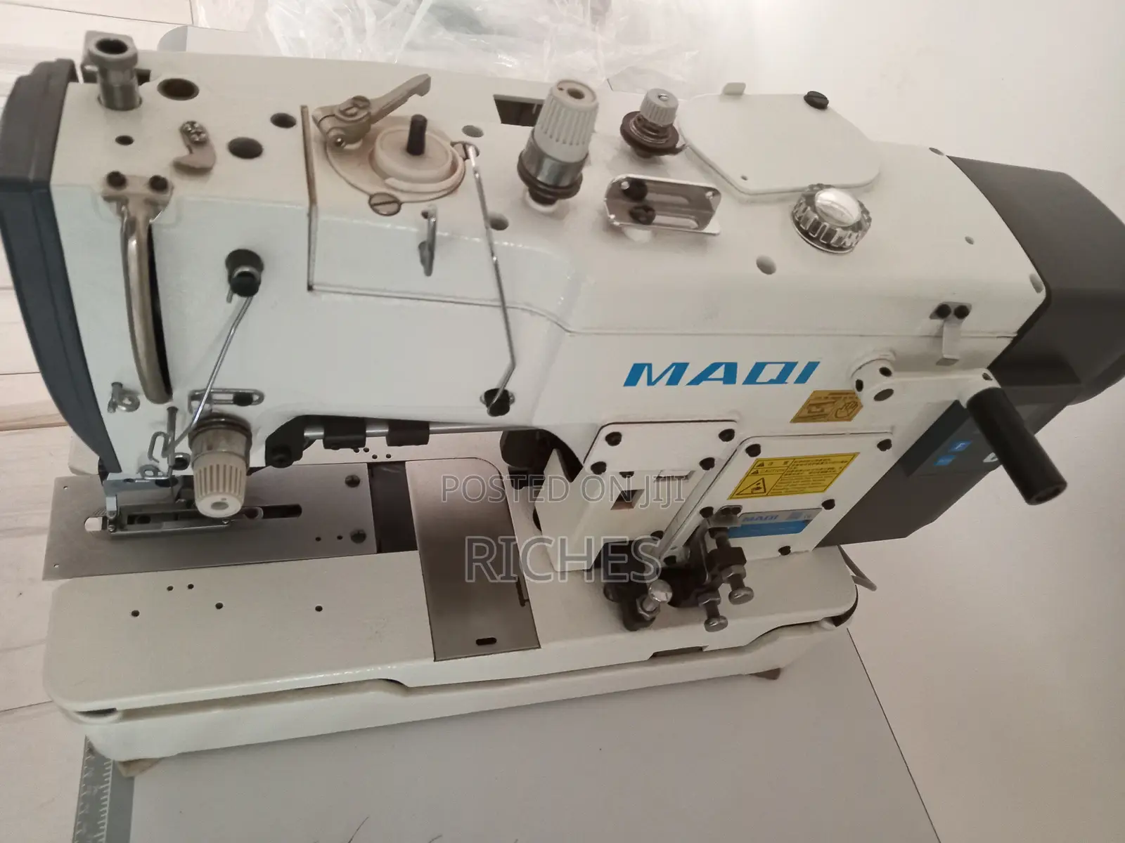 Industrial Straight Button Holing Michine