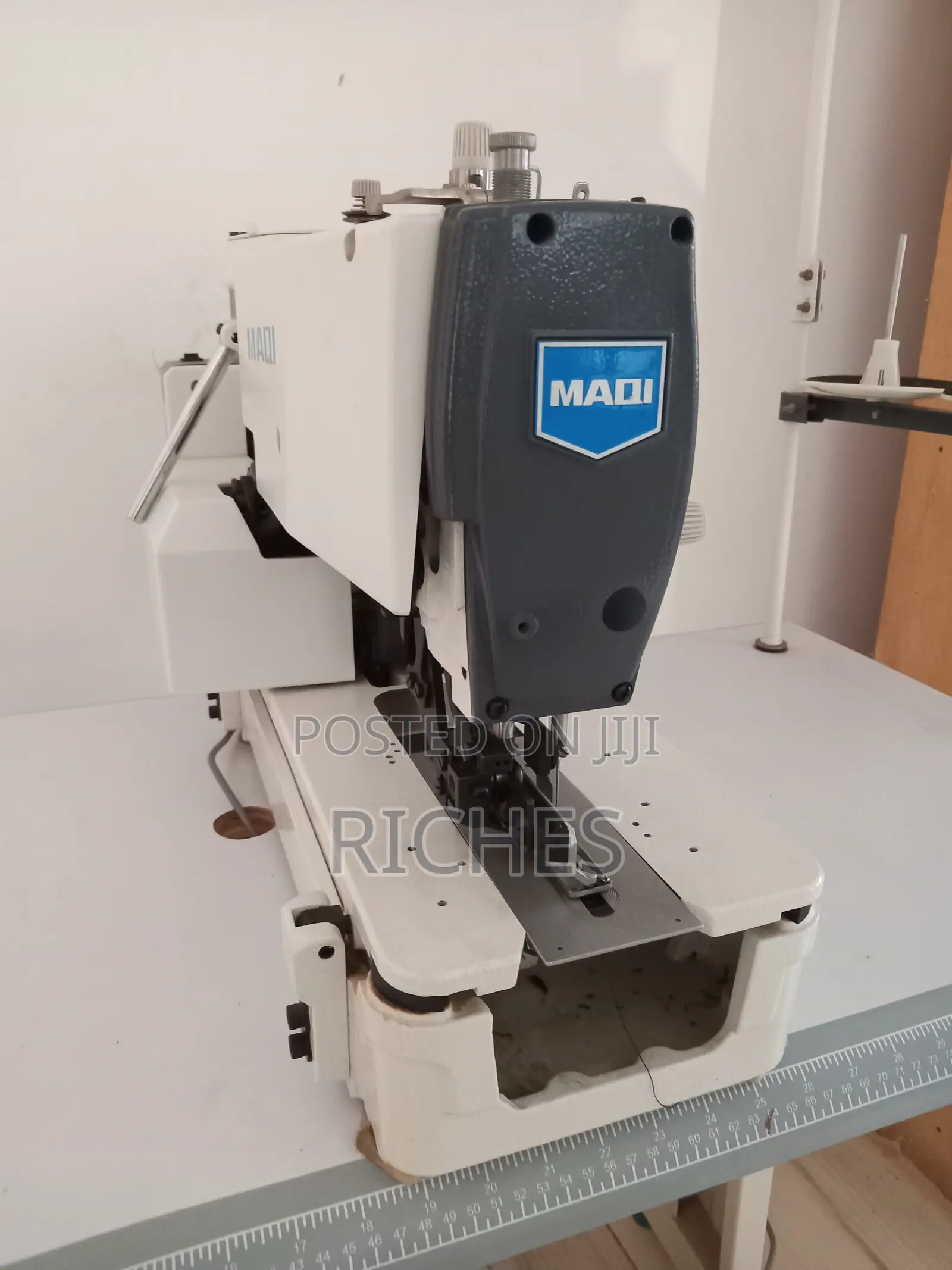 Industrial Straight Button Holing Michine