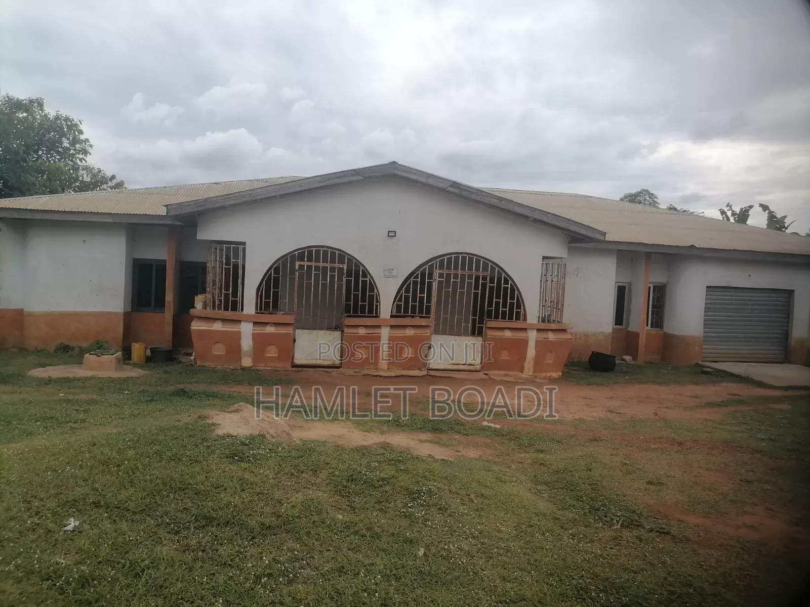 5bdrm House in Bipoa Zongo, Sekyere South for sale