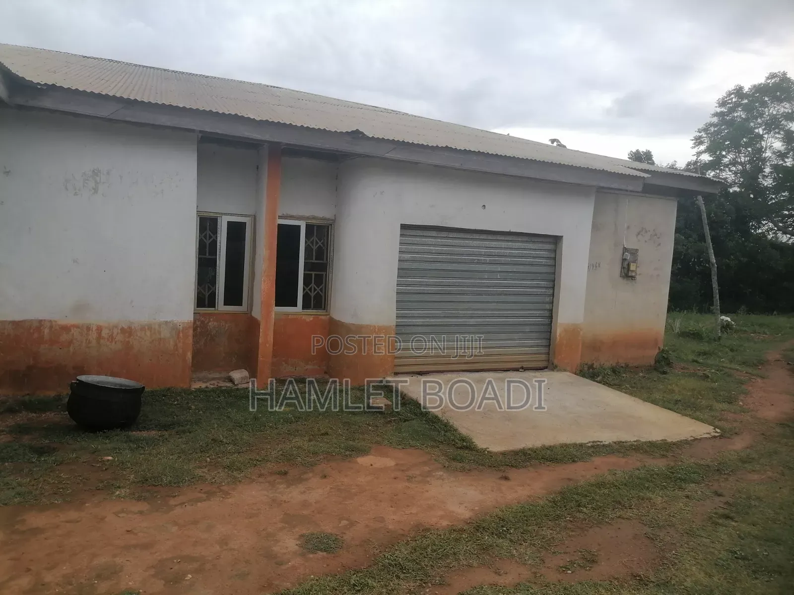5bdrm House in Bipoa Zongo, Sekyere South for sale
