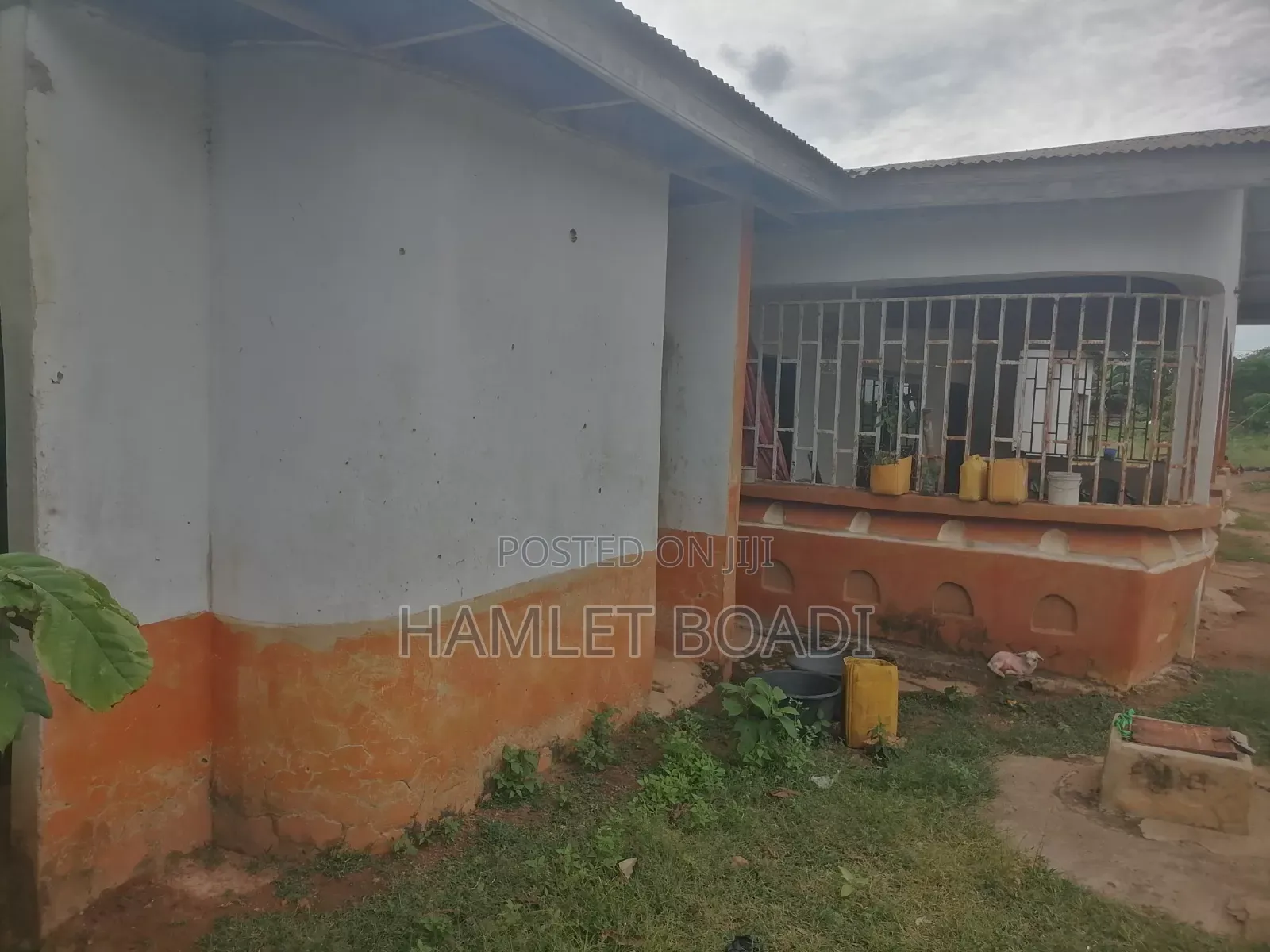 5bdrm House in Bipoa Zongo, Sekyere South for sale