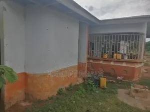 5bdrm House in Bipoa Zongo, Sekyere South for sale