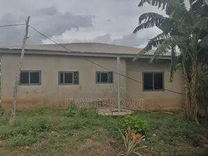5bdrm House in Bipoa Zongo, Sekyere South for sale