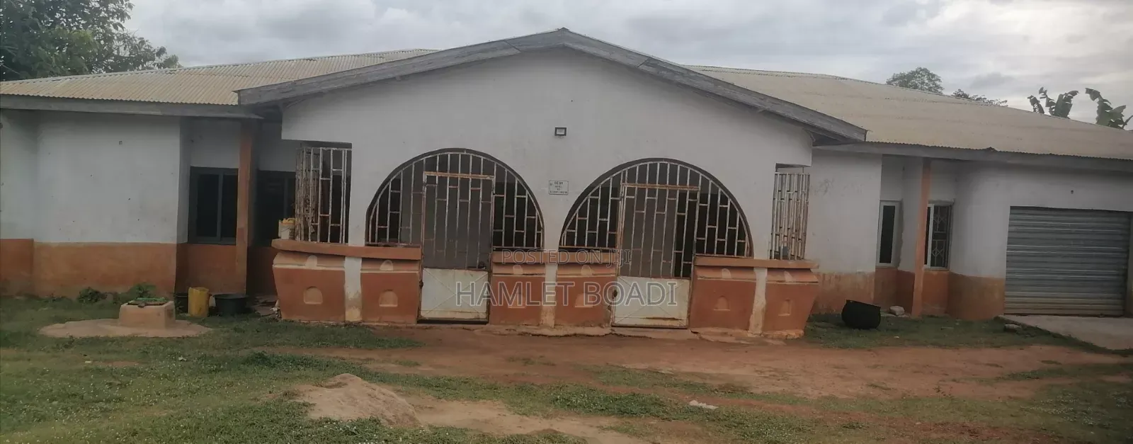 5bdrm House in Bipoa Zongo, Sekyere South for sale