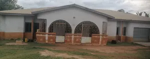 5bdrm House in Bipoa Zongo, Sekyere South for sale