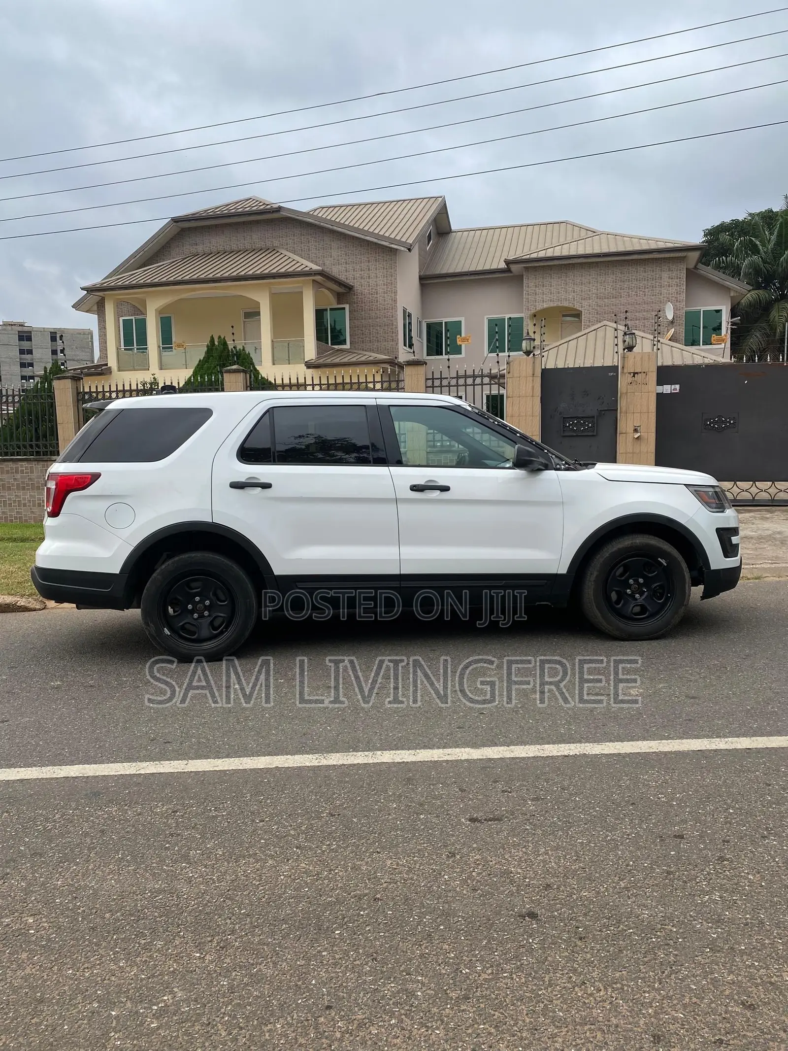 Ford Explorer Base AWD 2019 White