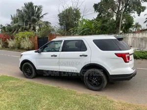 Ford Explorer Base AWD 2019 White