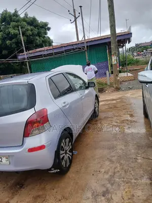Toyota Vitz 2010 Silver