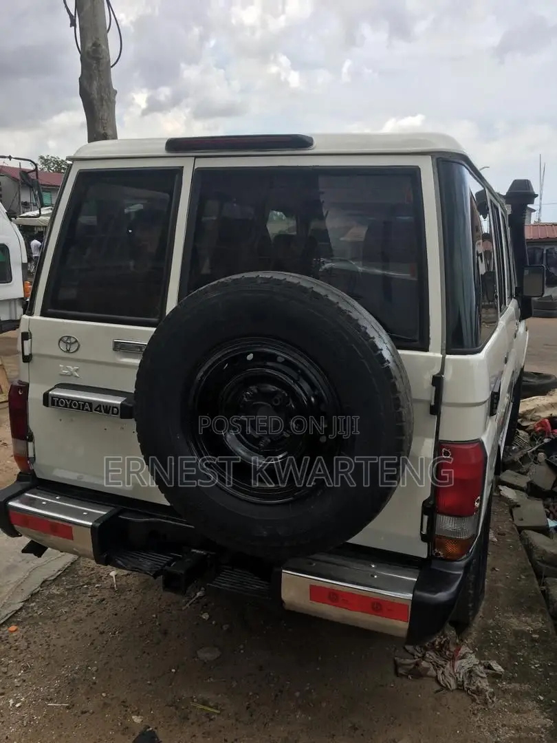 Toyota Land Cruiser 2015 White