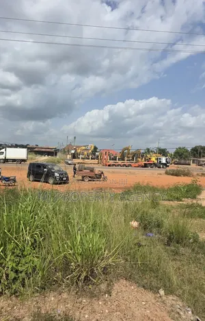 5 Roadside Commercial Land at Pakyi Kumasi