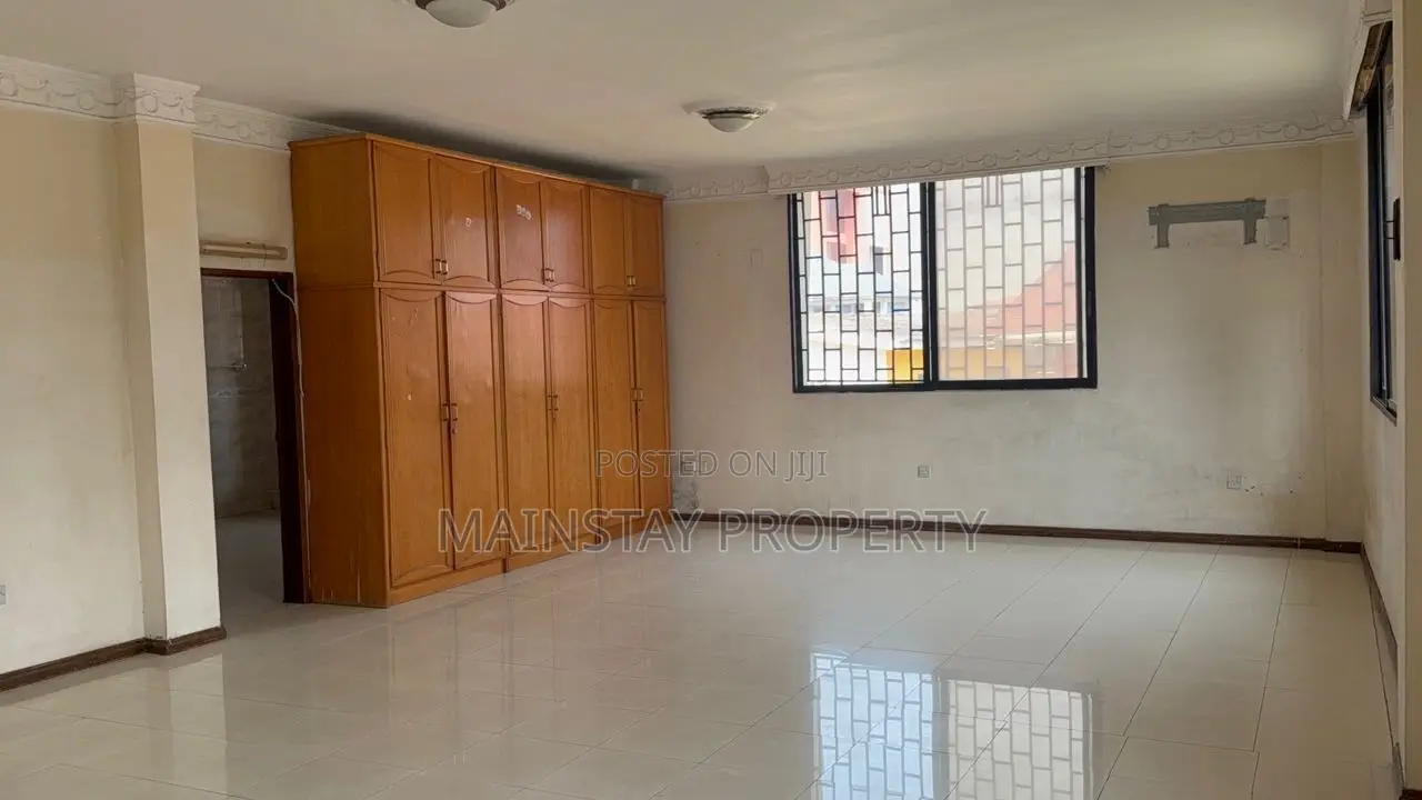6bdrm House in Mainstay Estates, Airport Residential Area for sale