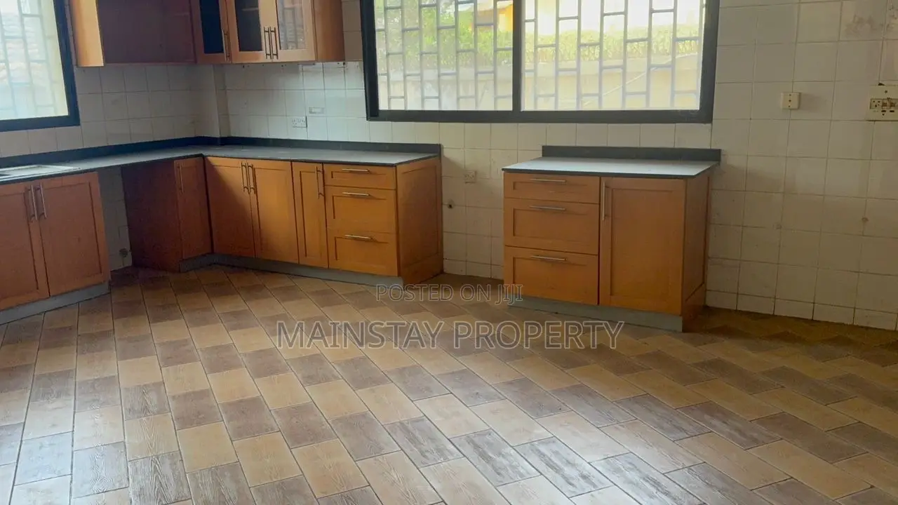 6bdrm House in Mainstay Estates, Airport Residential Area for sale