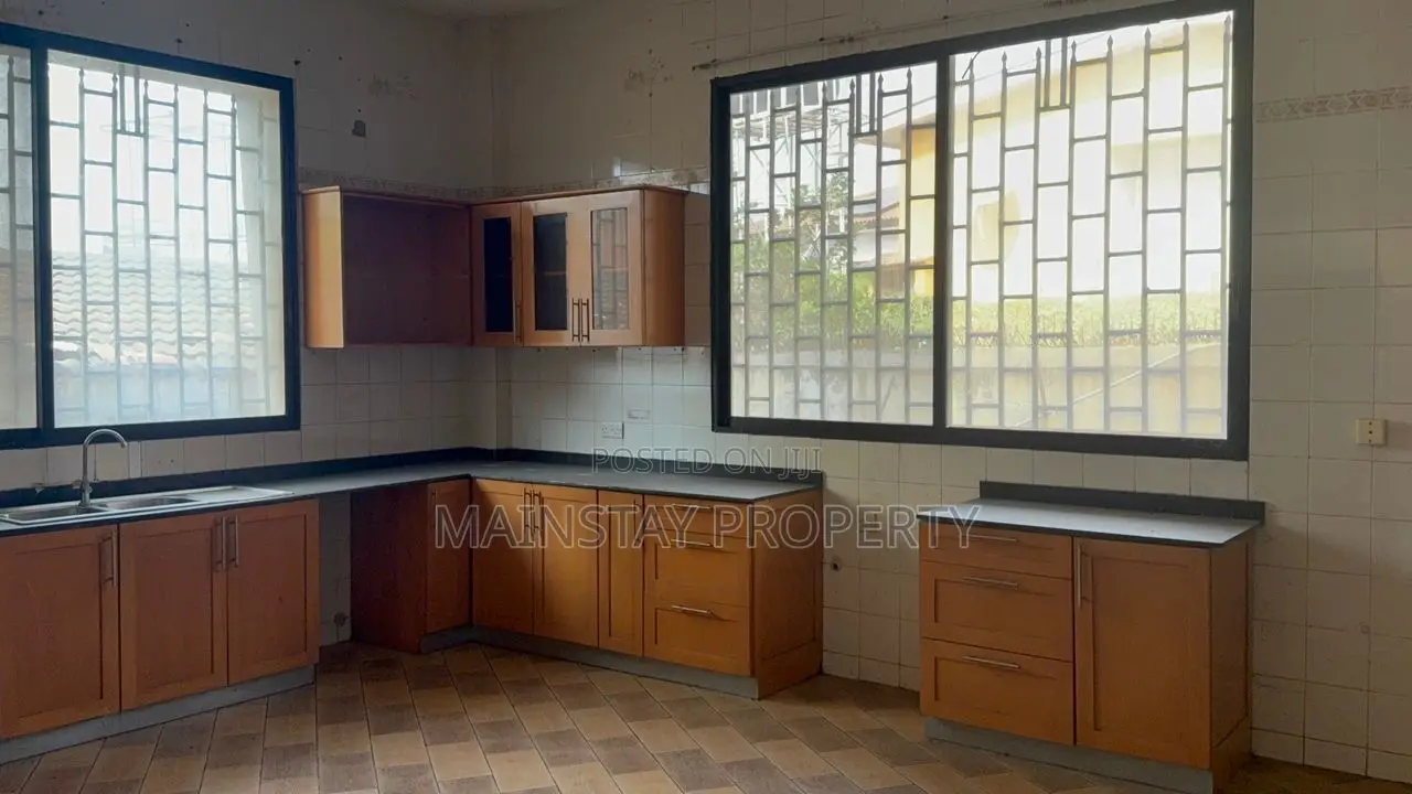 6bdrm House in Mainstay Estates, Airport Residential Area for sale