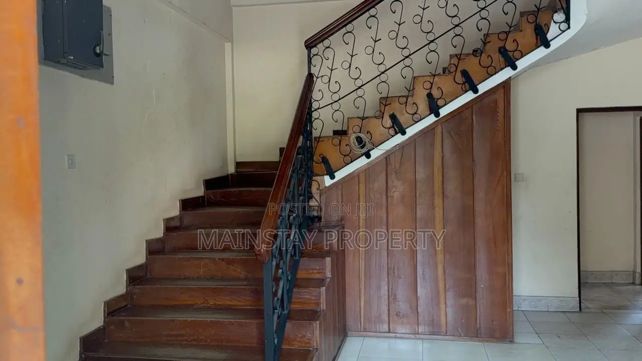 6bdrm House in Mainstay Estates, Airport Residential Area for sale